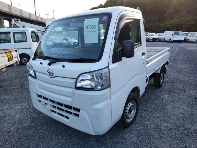 7983 Daihatsu Hijet truck S500P 2016 г. (LUM Kobe Nyusatsu)